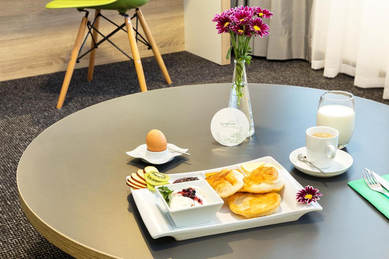 Hotel Compliment Trjavna Eksteriør bilde