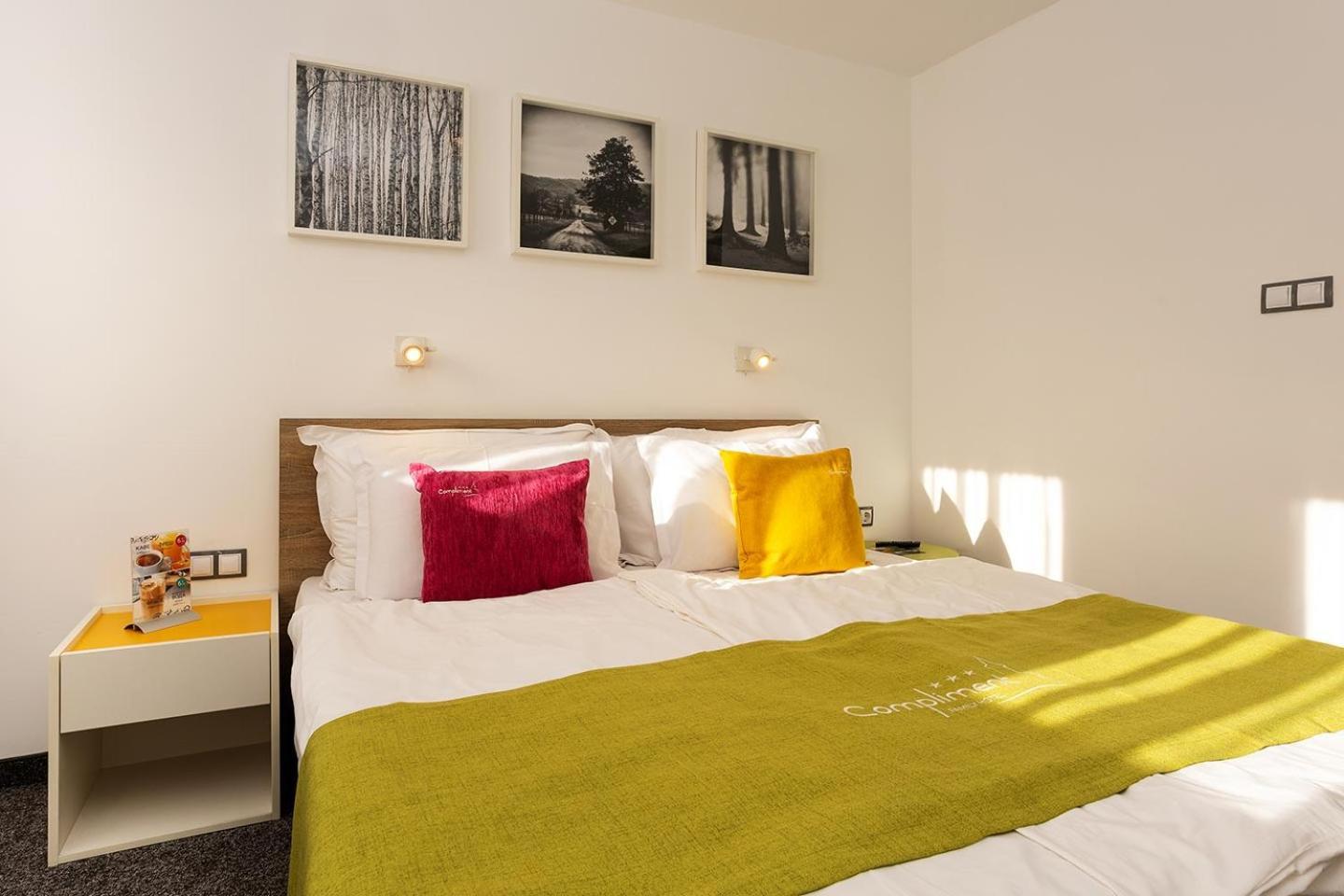 Hotel Compliment Trjavna Eksteriør bilde