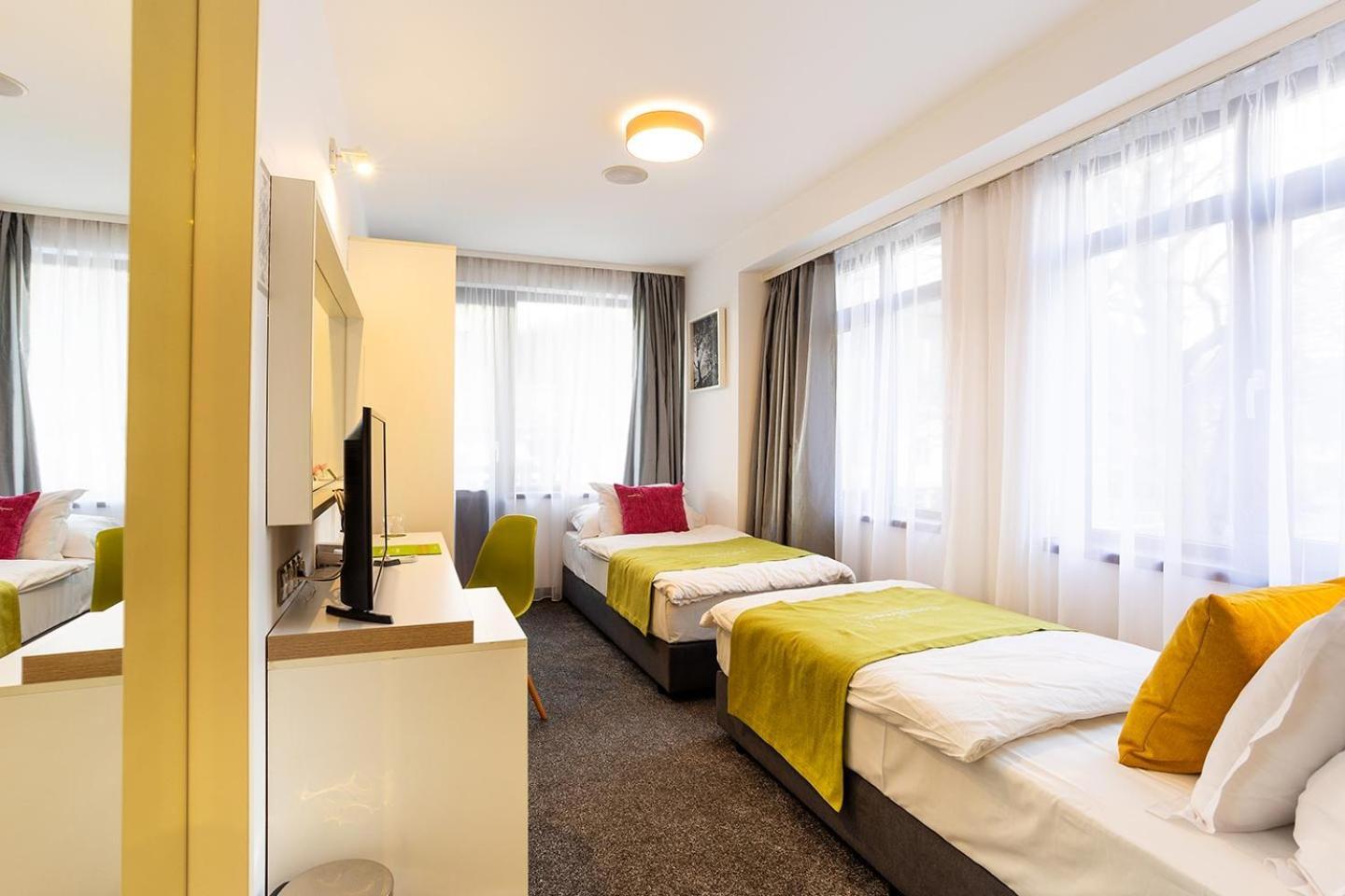 Hotel Compliment Trjavna Eksteriør bilde