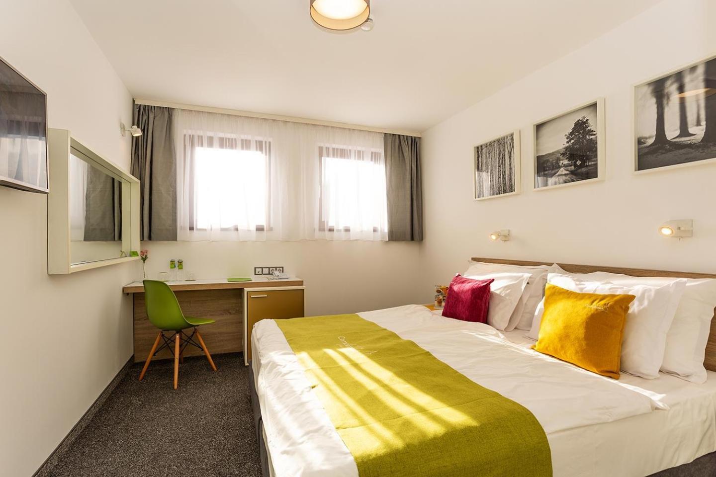 Hotel Compliment Trjavna Eksteriør bilde