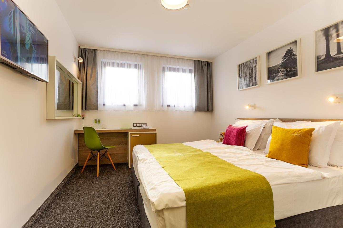 Hotel Compliment Trjavna Eksteriør bilde