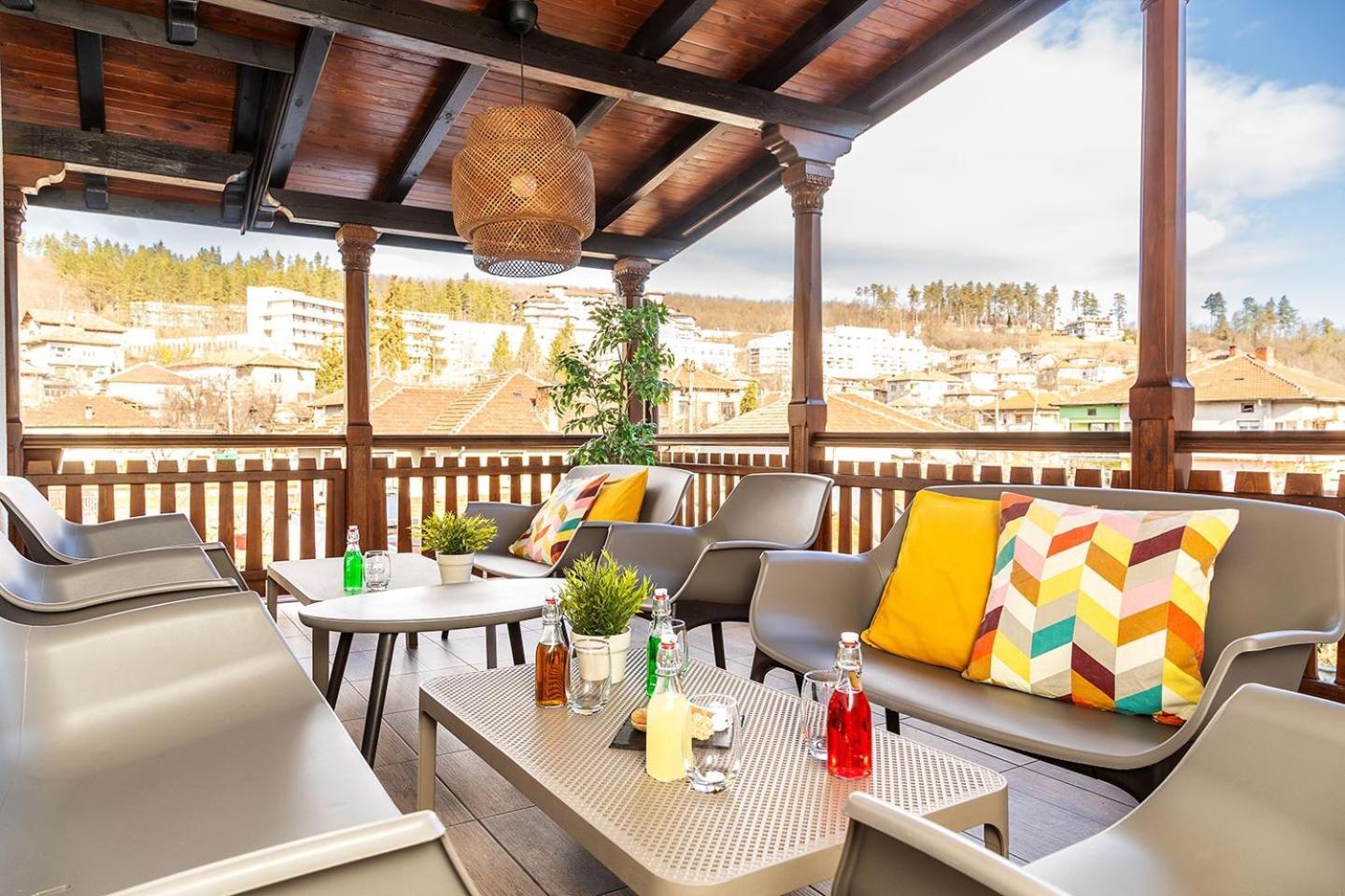 Hotel Compliment Trjavna Eksteriør bilde