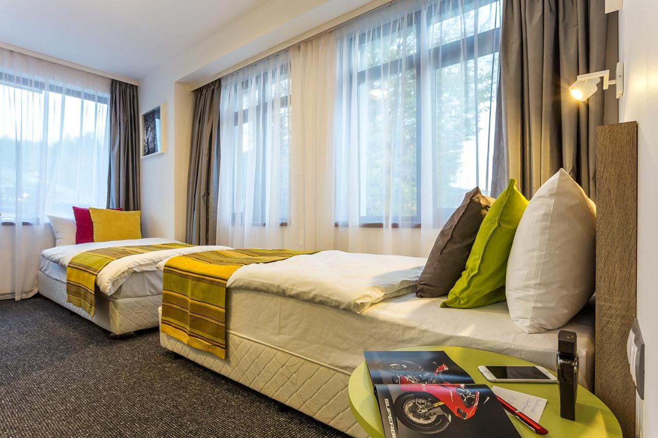 Hotel Compliment Trjavna Eksteriør bilde